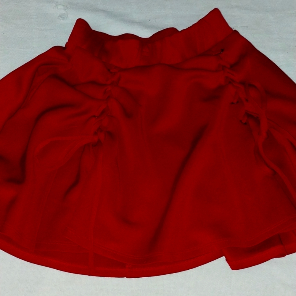 Chic & Edgy Mini Skirts - Hot Topic Styles for a Bold Look